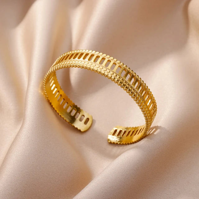 Gold Plated Colosseum ￼Bangle